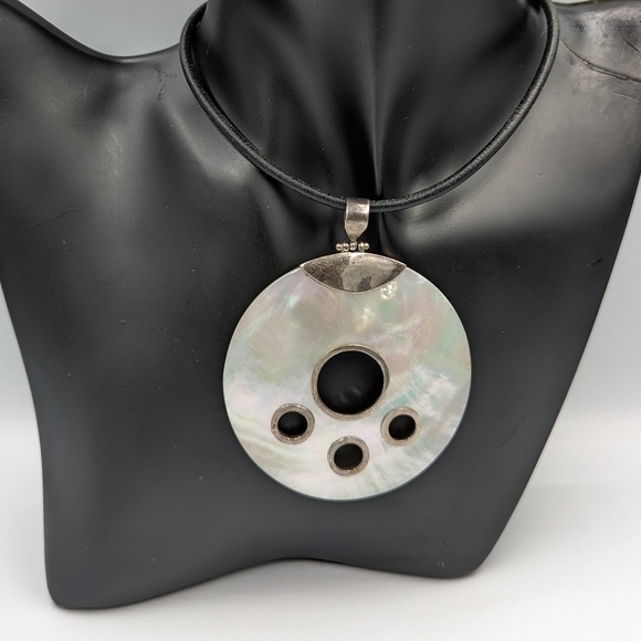 Mother Of Pearl 926 Pendant Sterling Silver On Silpada Leather Cord Vintage - Picture 5 of 12